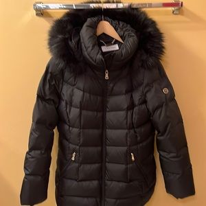 Calvin Klein women puffer coat size L. Wore 1 or 2 x’s and realized to big